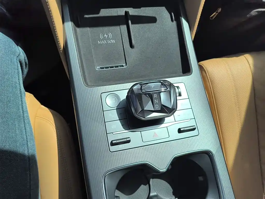 BYD L DM-i 2024 — фото 14