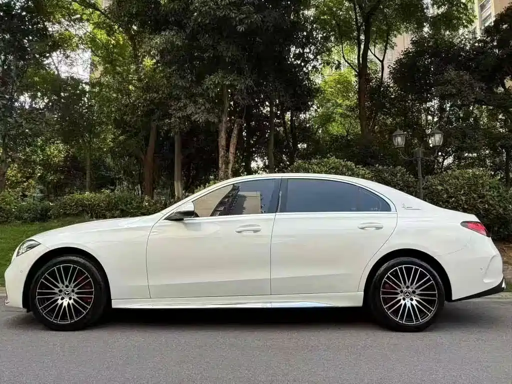 Mercedes-Benz C-Class 2023 — фото 3