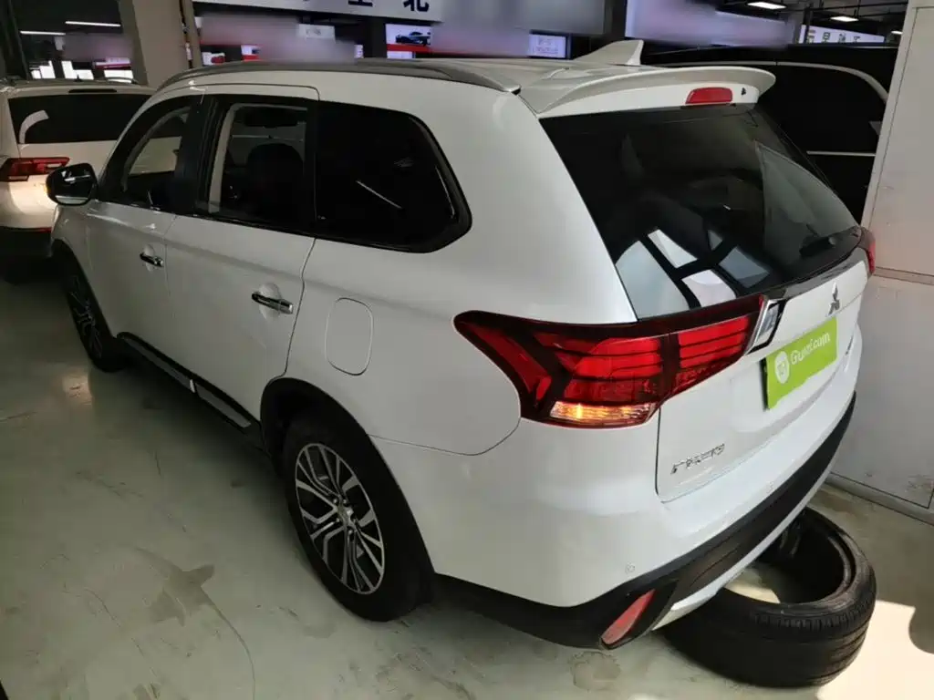 Mitsubishi Outlander 2018 — фото 5