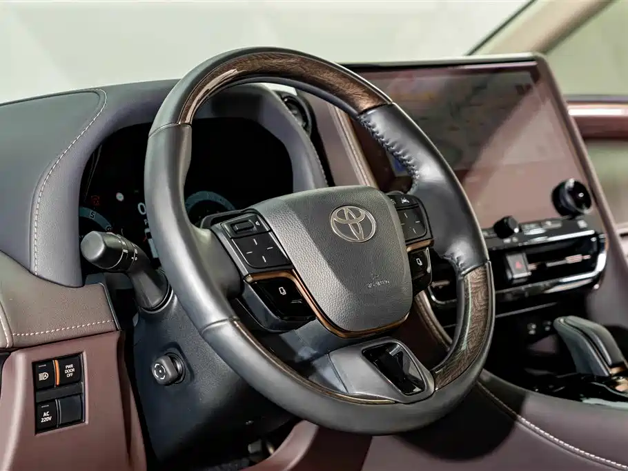 Toyota Alphard 2024 — фото 12