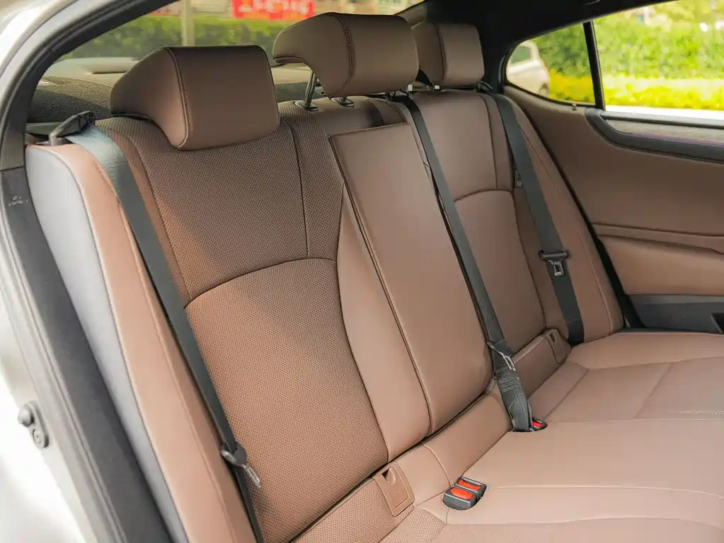 Lexus ES 2025 — фото 17