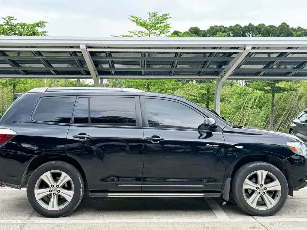 Toyota Highlander 2010 — фото 4