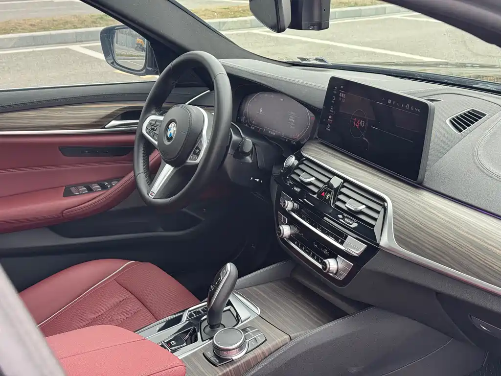BMW 5 Series 2022 — фото 13