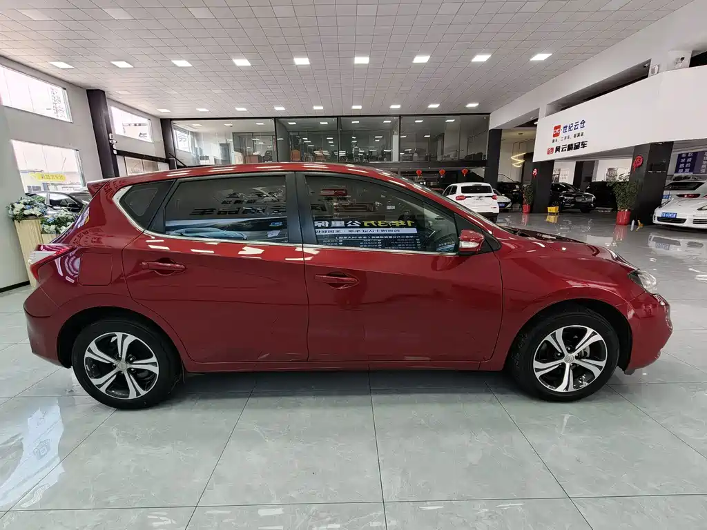 Nissan Tiida 2016