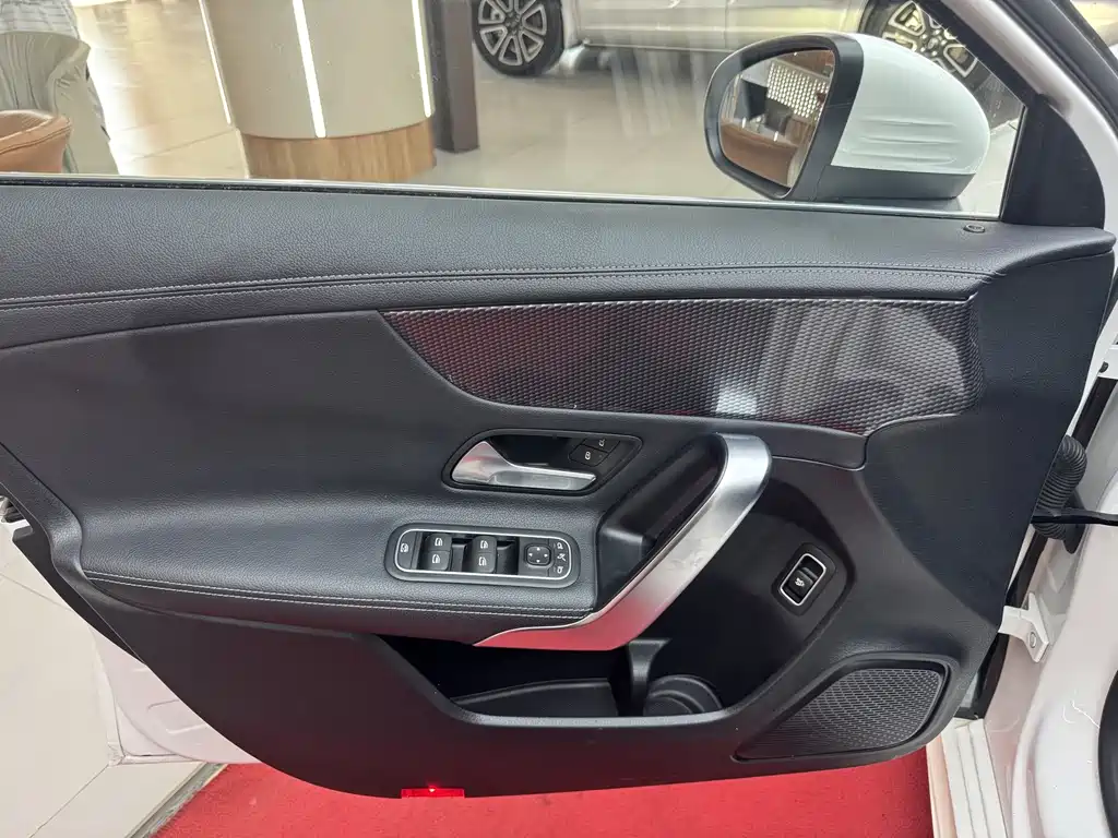 Mercedes-Benz A-Class 2021 — фото 10
