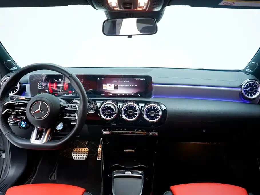 Mercedes-Benz A-Class AMG 2025 — фото 3