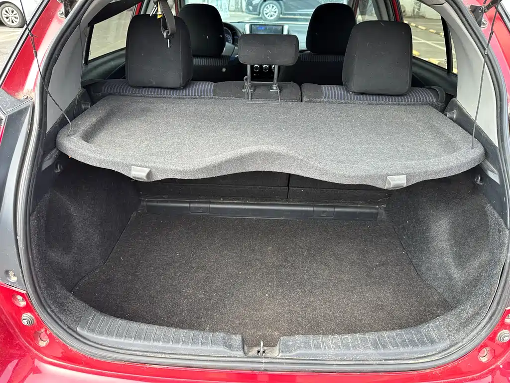 Toyota Yaris L 2018 — фото 13