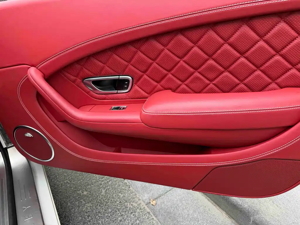 Bentley Continental 2017 — фото 4