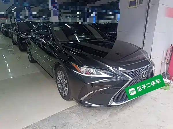 Lexus ES 2023