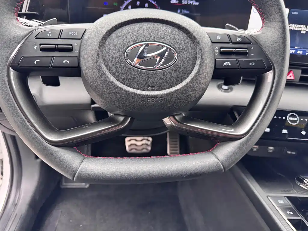 Hyundai Elantra 2023 — фото 12