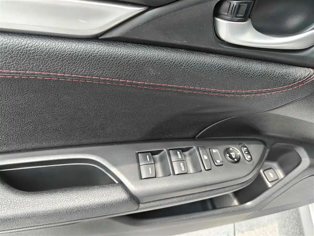 Honda Civic 2019 — фото 12