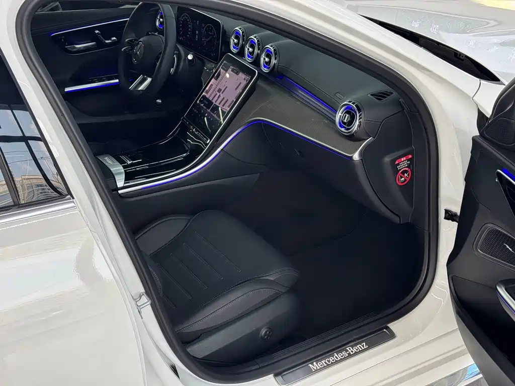 Mercedes-Benz C-Class 2024 — фото 11