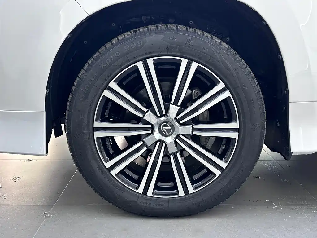 Lexus LX 2017 — фото 11