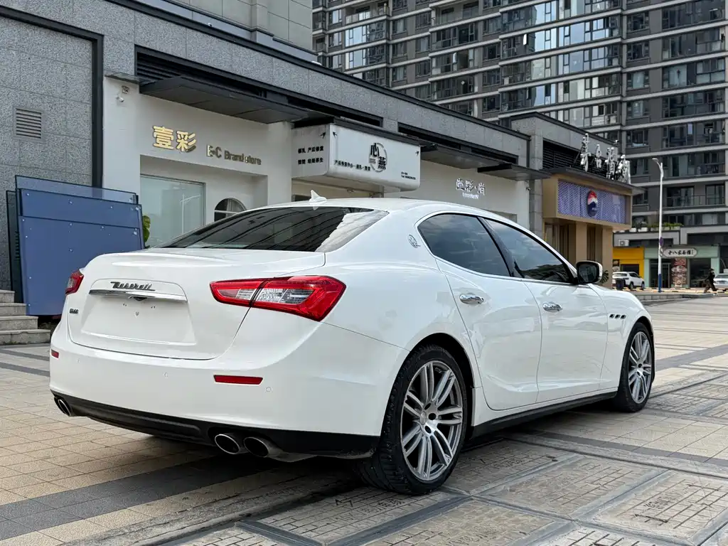 Maserati Ghibli 2015 — фото 11