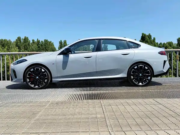 BMW M235L 2025