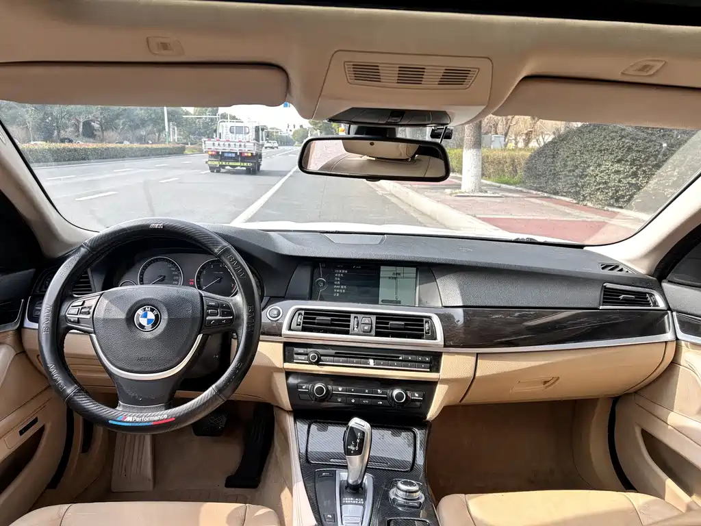 BMW 5 Series 2012 — фото 11