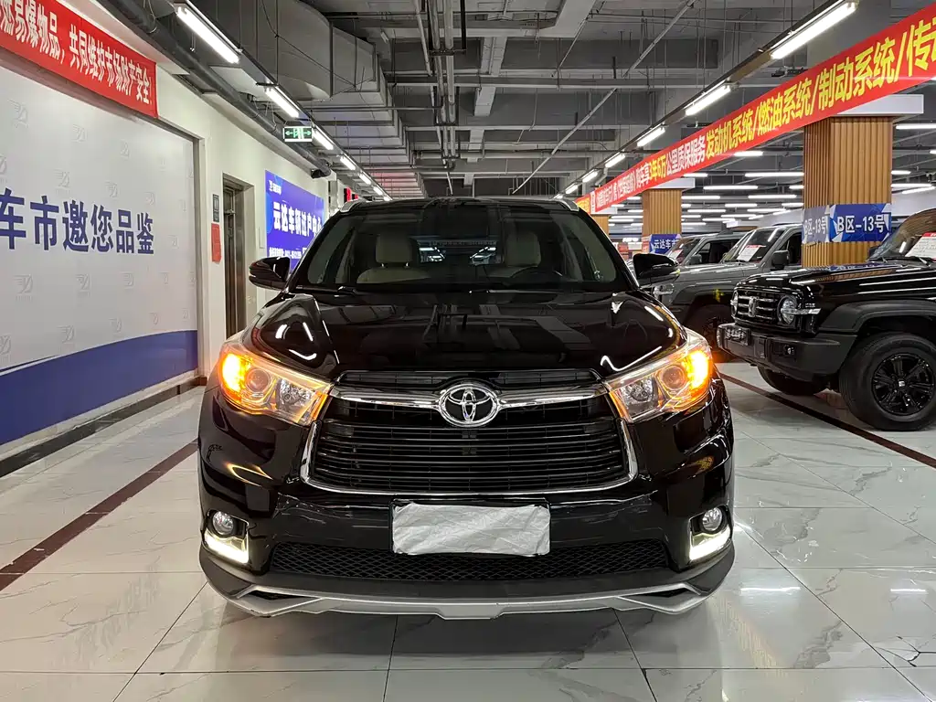 Toyota Highlander 2018 — фото 1