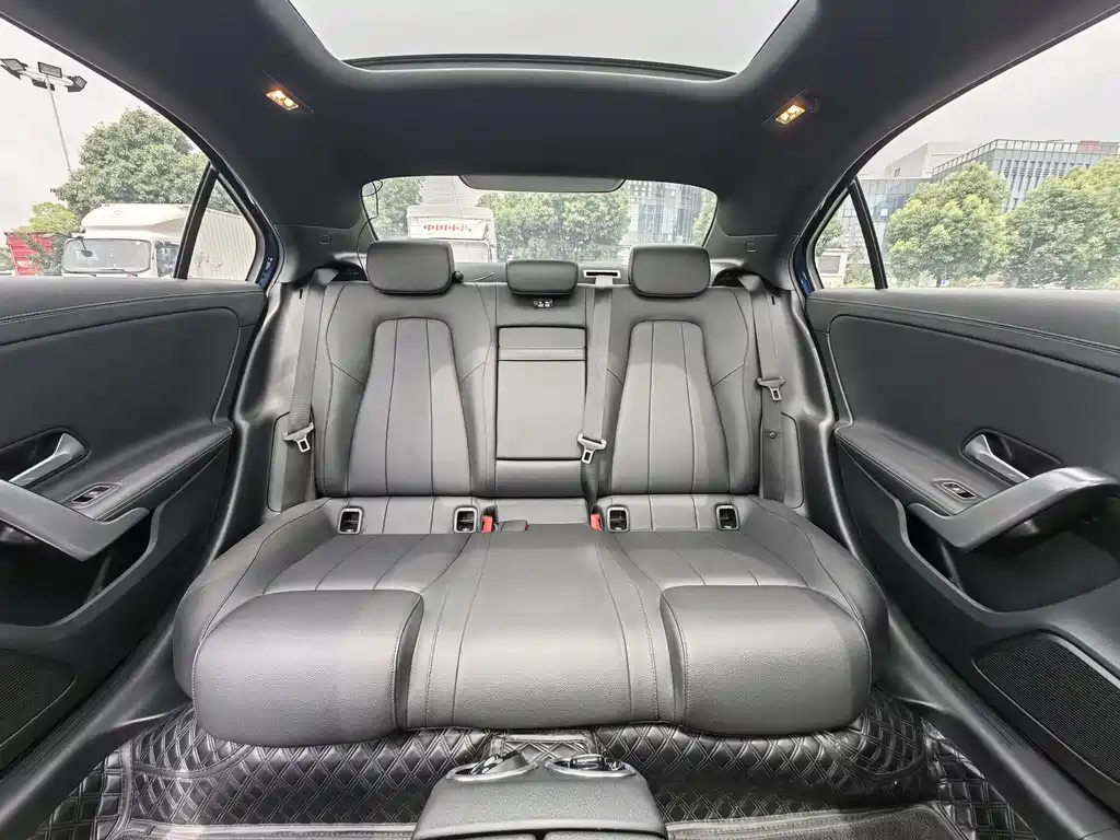 Mercedes-Benz A-Class 2022 — фото 14