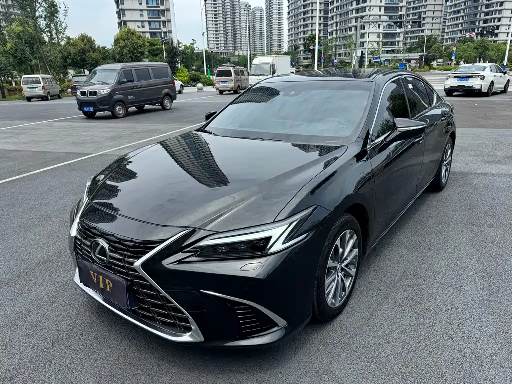 Lexus ES 2026