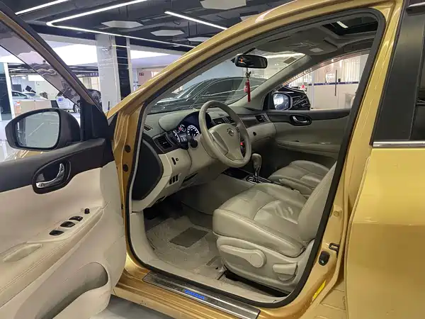 Nissan Tiida 2012