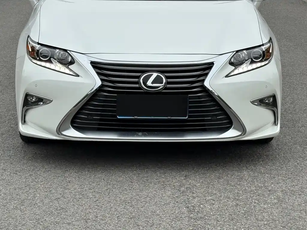 Lexus ES 2017 — фото 5