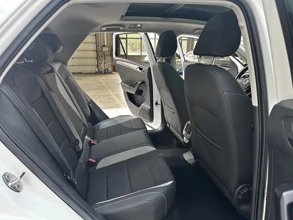 Volkswagen T-Roc 2022 — фото 18