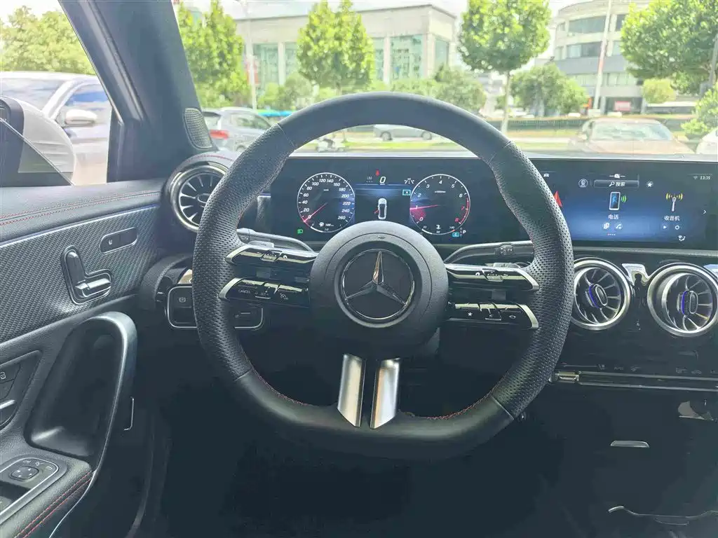 Mercedes-Benz A-Class 2024 — фото 11