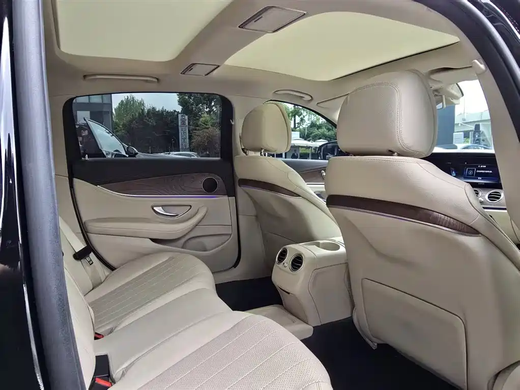 Mercedes-Benz E-Class 2020 — фото 15