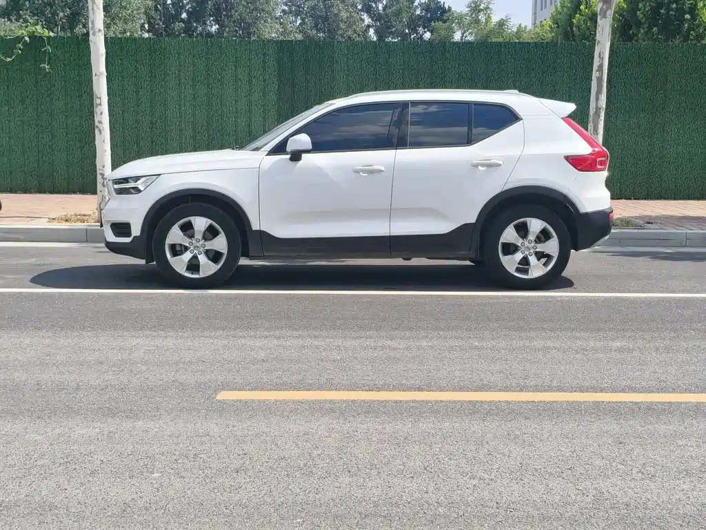 Volvo XC40 2021 — фото 17