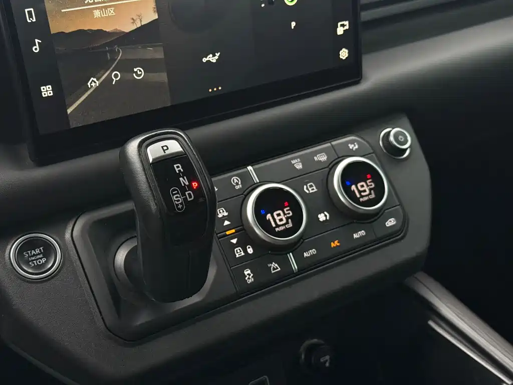 Land Rover Defender 2022 — фото 13