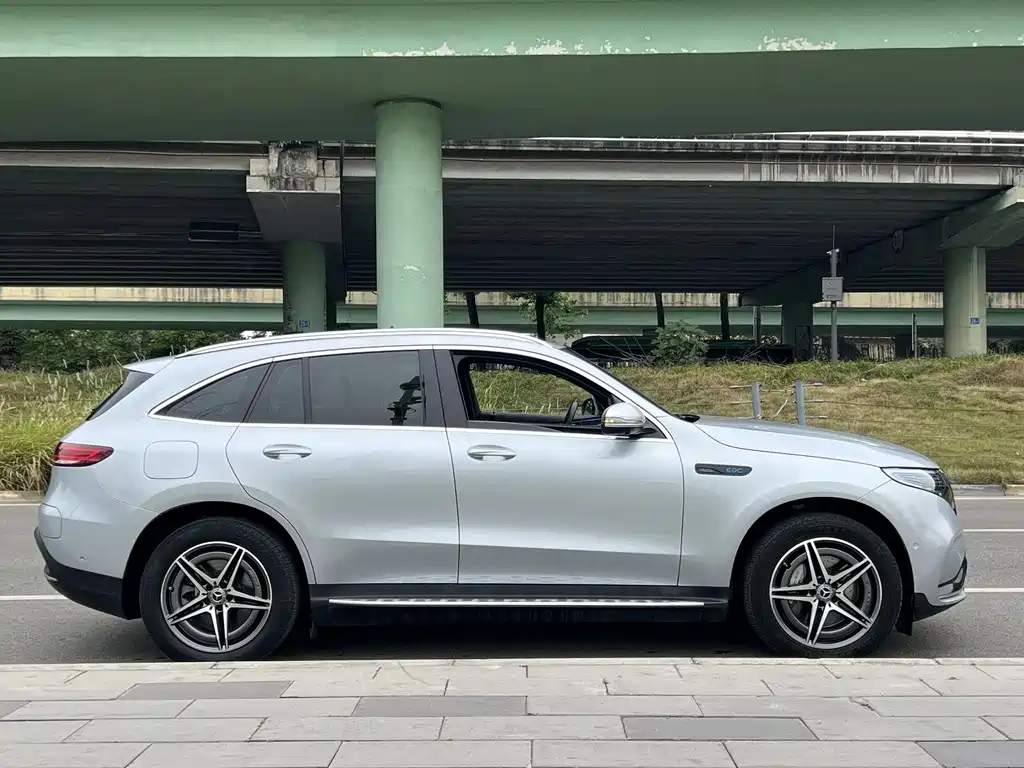 Mercedes-Benz EQC 2021 — фото 15