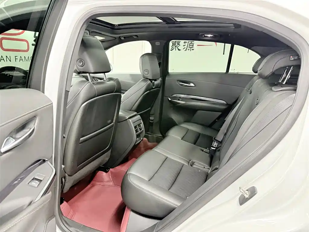 Cadillac XT4 2021 — фото 10