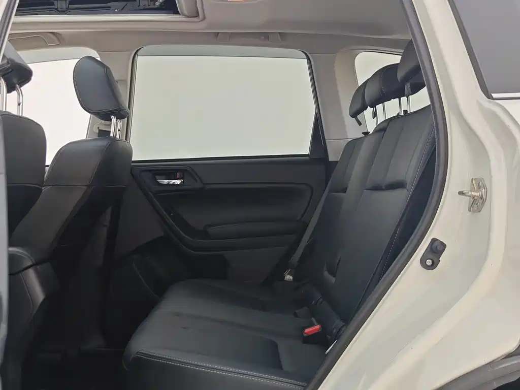 Subaru Forester 2015 — фото 8