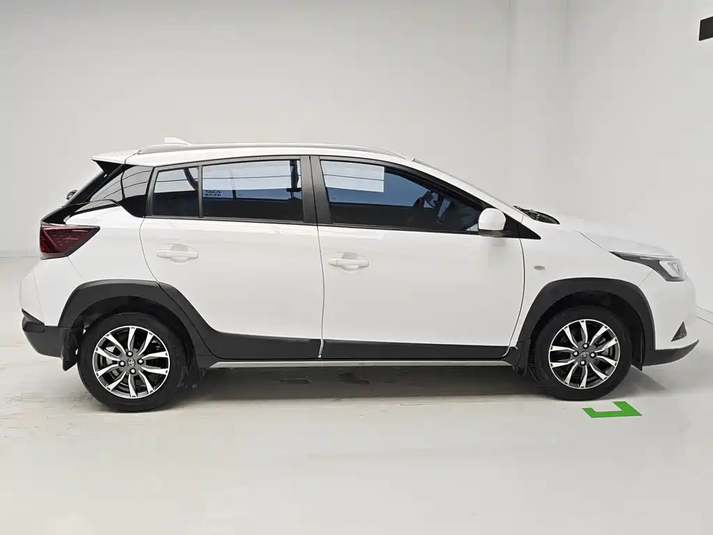 Toyota Yaris L 2023