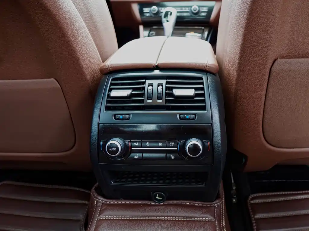 BMW 5 Series 2013 — фото 27
