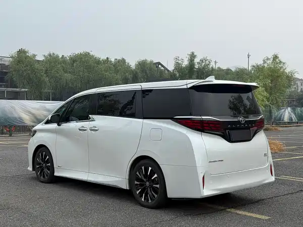 Toyota Alphard 2023