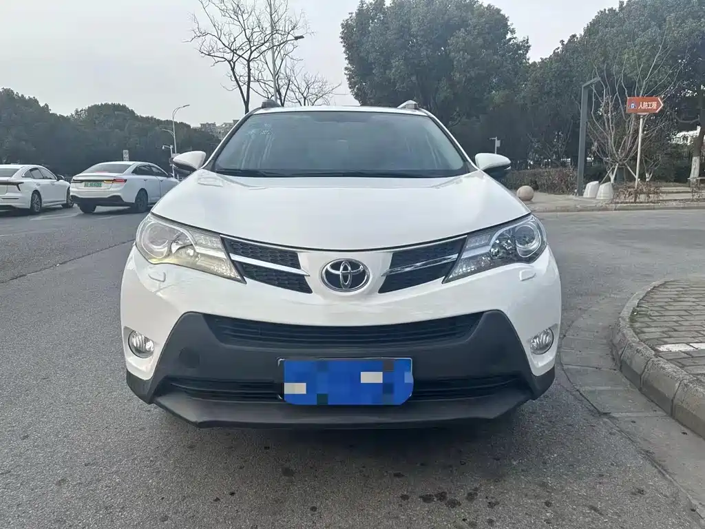Toyota RAV4 2015 — фото 2