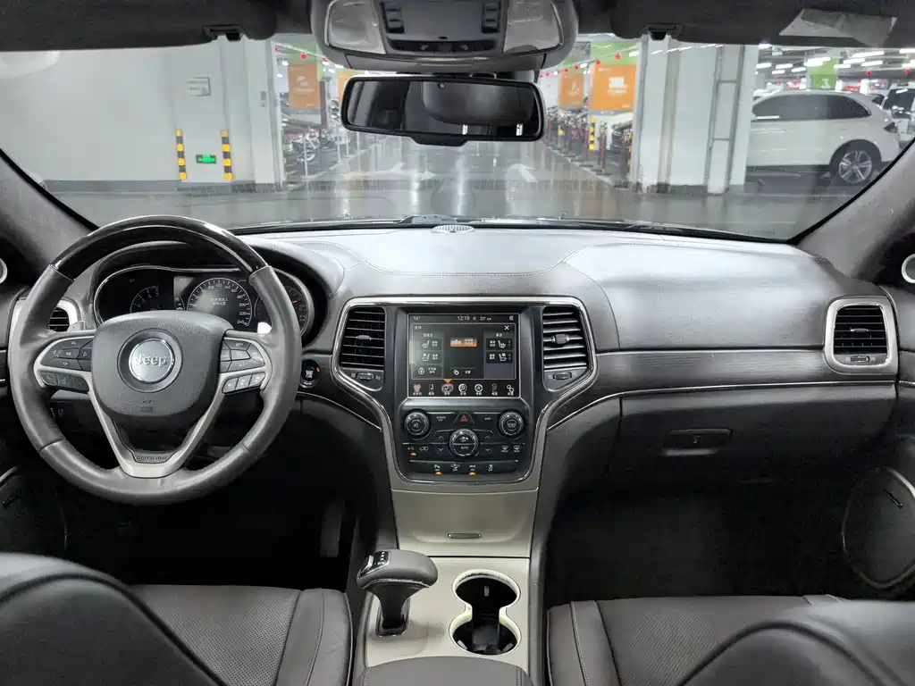 Jeep Grand Cherokee 2015 — фото 8