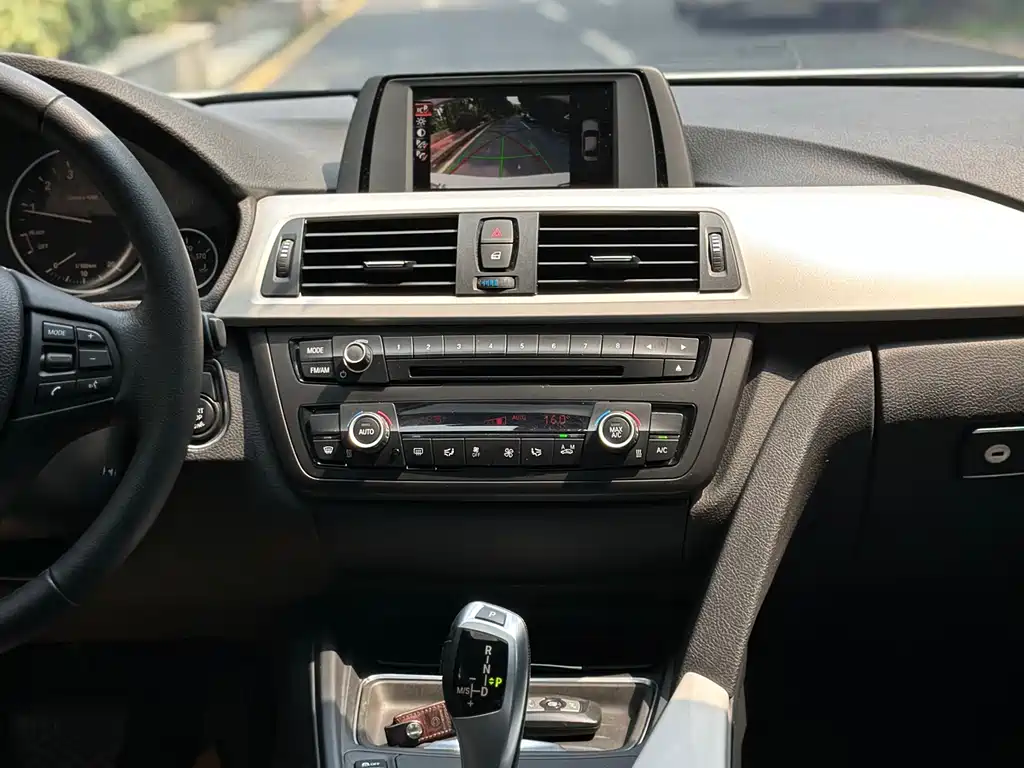 BMW 3 Series 2015 — фото 14