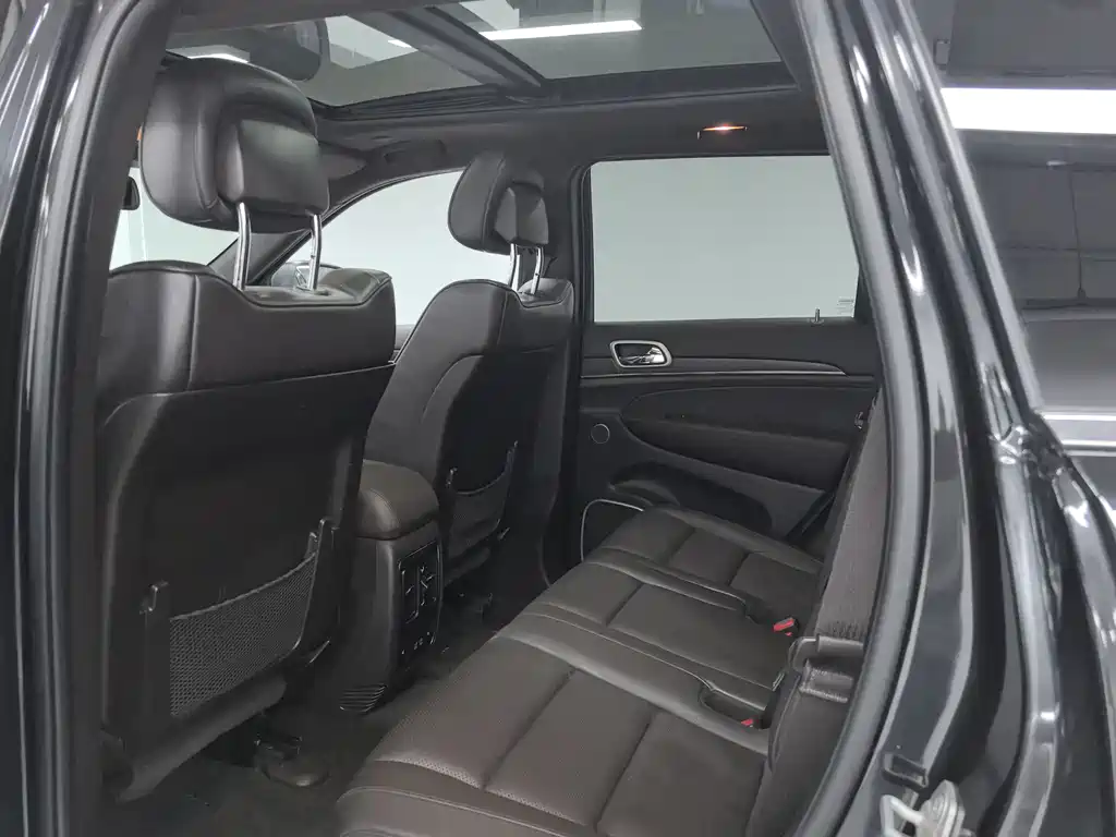 Jeep Grand Cherokee 2015 — фото 6
