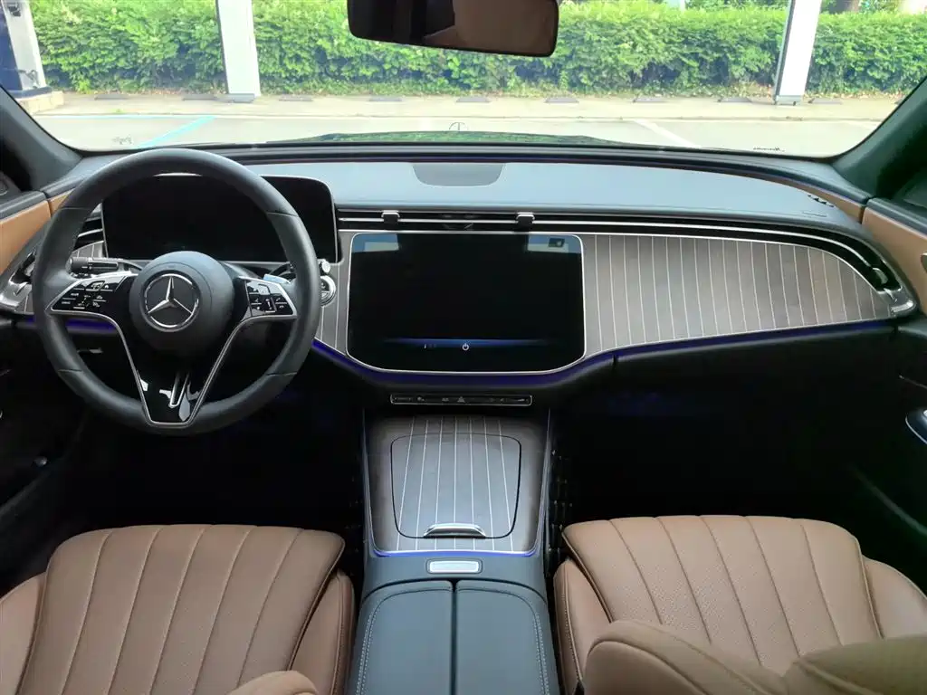 Mercedes-Benz E-Class 2024 — фото 11