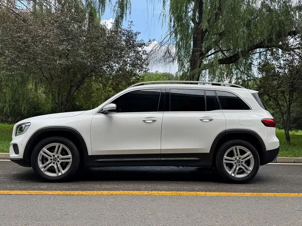 Mercedes-Benz GLB 2021