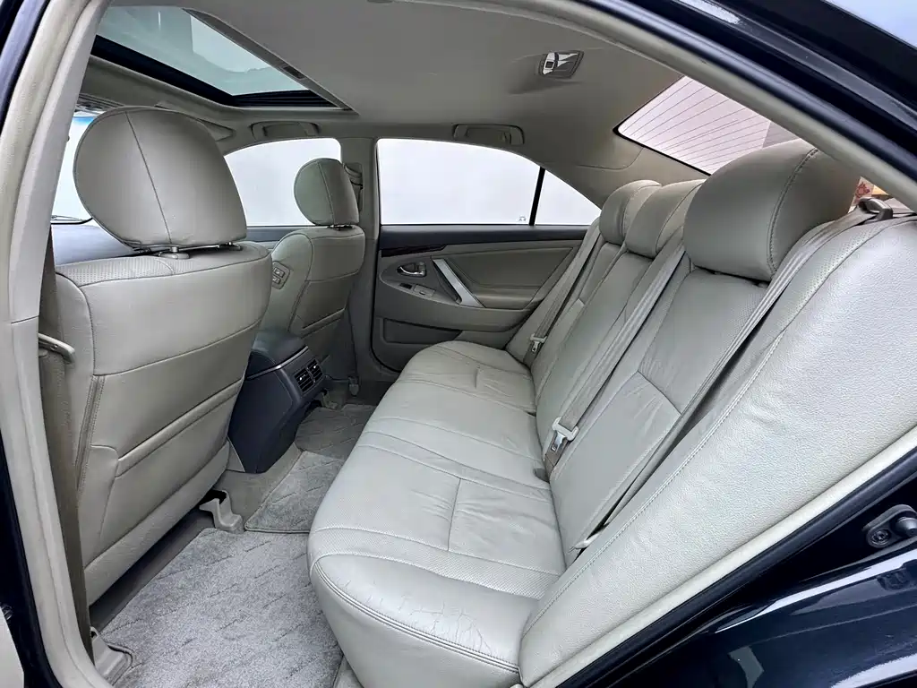 Toyota Camry 2014 — фото 10