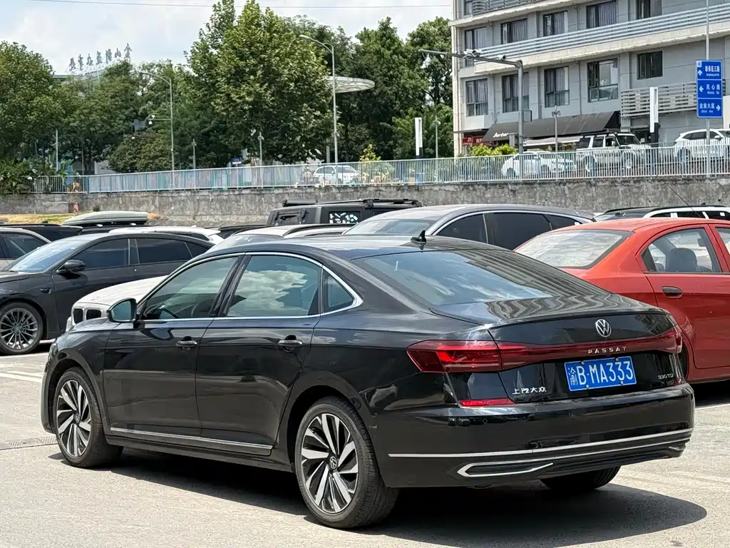 Volkswagen Passat 2022 — фото 8