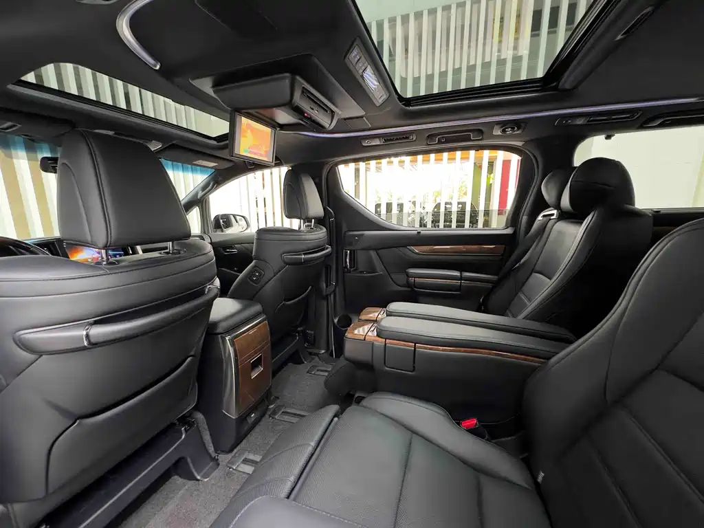 Toyota Alphard 2020 — фото 15