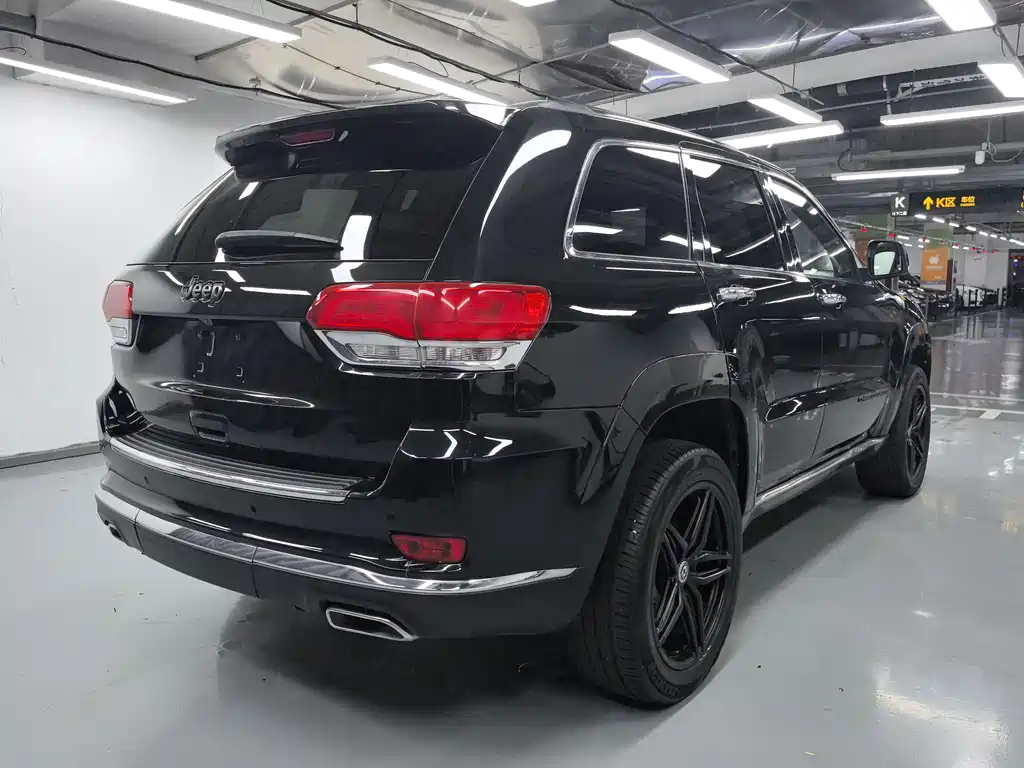 Jeep Grand Cherokee 2015 — фото 17