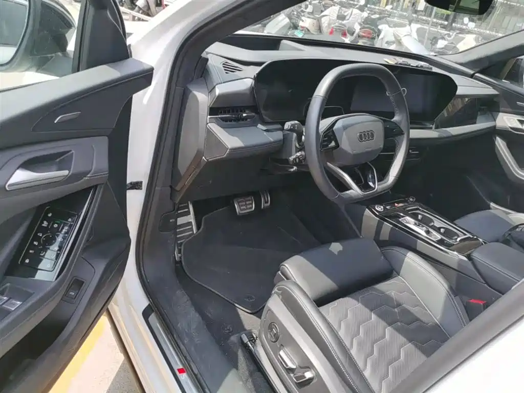 Audi Q6L e-tron 2025 — фото 23