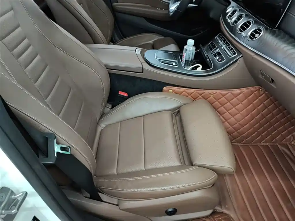 Mercedes-Benz E-Class 2019 — фото 25