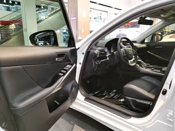 Lexus IS 2017