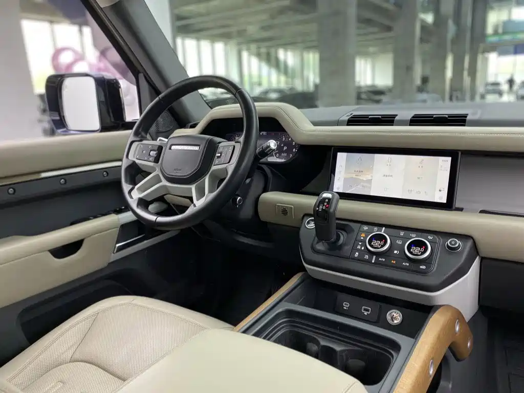Land Rover Defender 2020 — фото 12